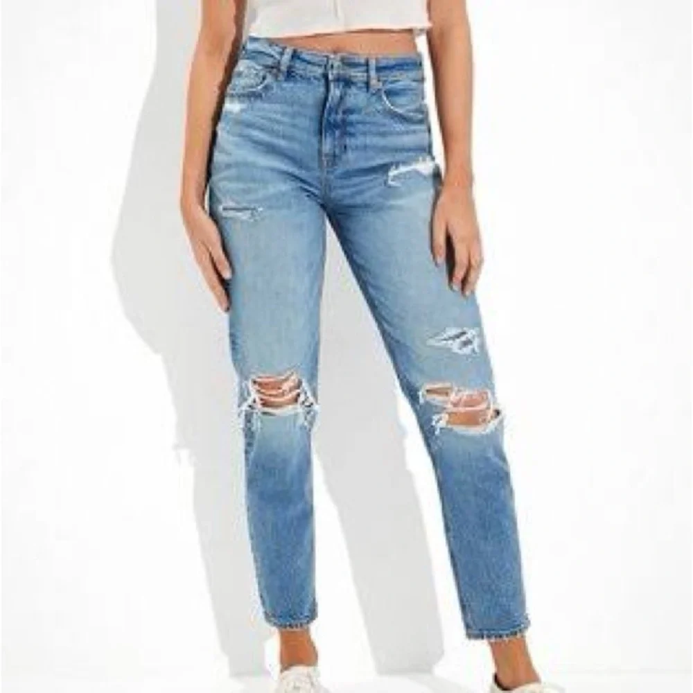 American Eagle Outfitters Light Blue Distressed Jeans - Picture 2 of 4